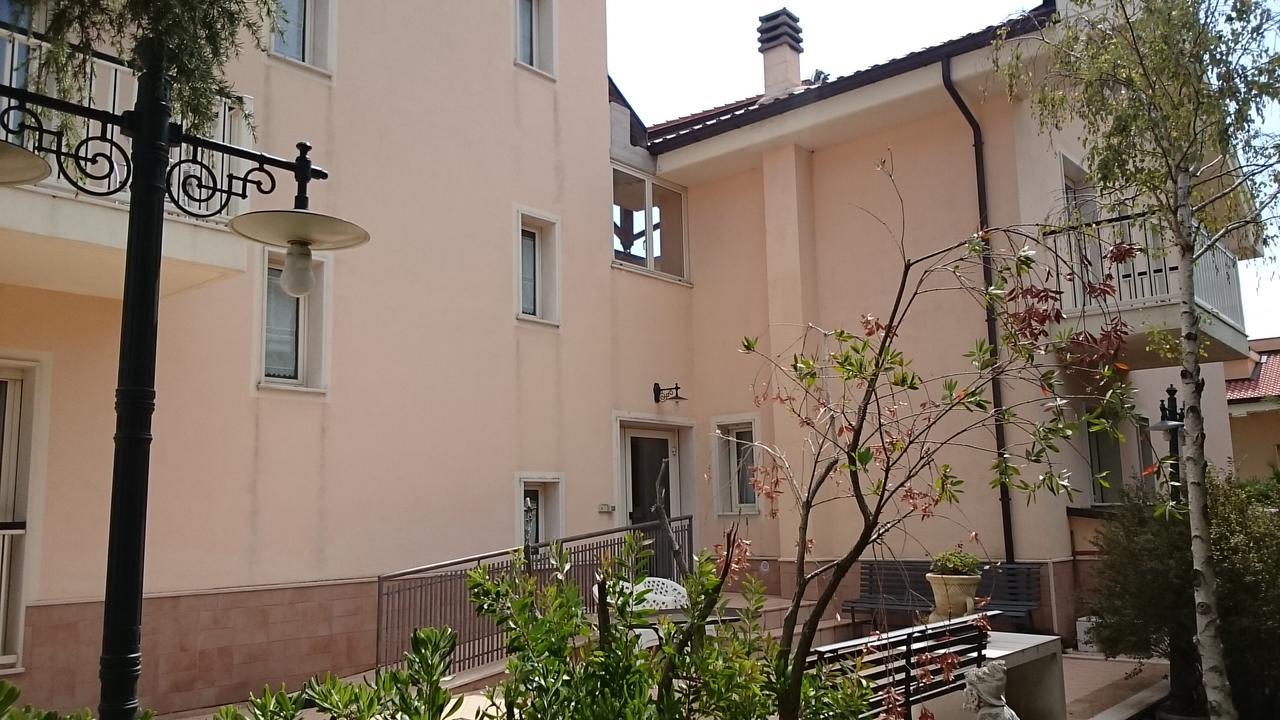 Hotel Holiday House San Giovanni Rotondo Exterior foto