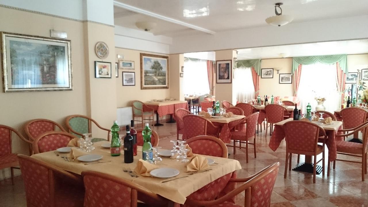 Hotel Holiday House San Giovanni Rotondo Exterior foto
