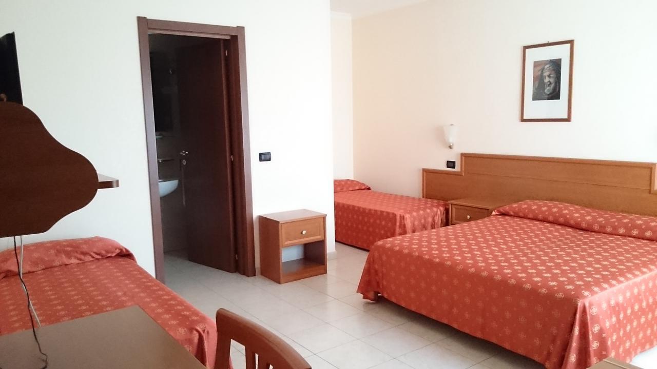 Hotel Holiday House San Giovanni Rotondo Exterior foto